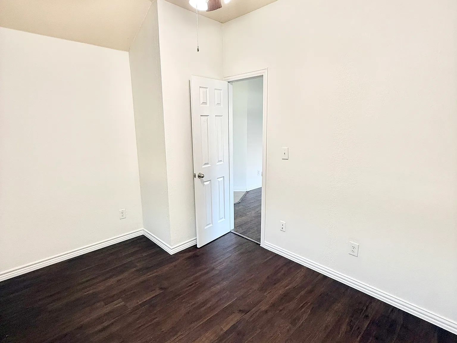 4 bed, 1970 sqft, $1,950 — Photo 4