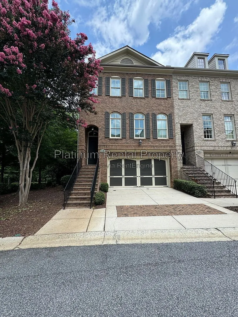 4 bed, 3.5 bath, 3100 sqft, $4,250 — Photo 2