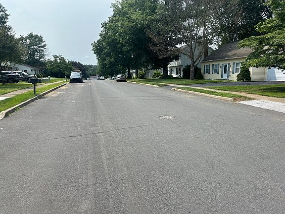 5th image of 1110 Floribunda Ln