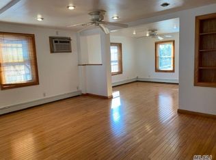 63 Plandome Rd, Manhasset, NY 11030