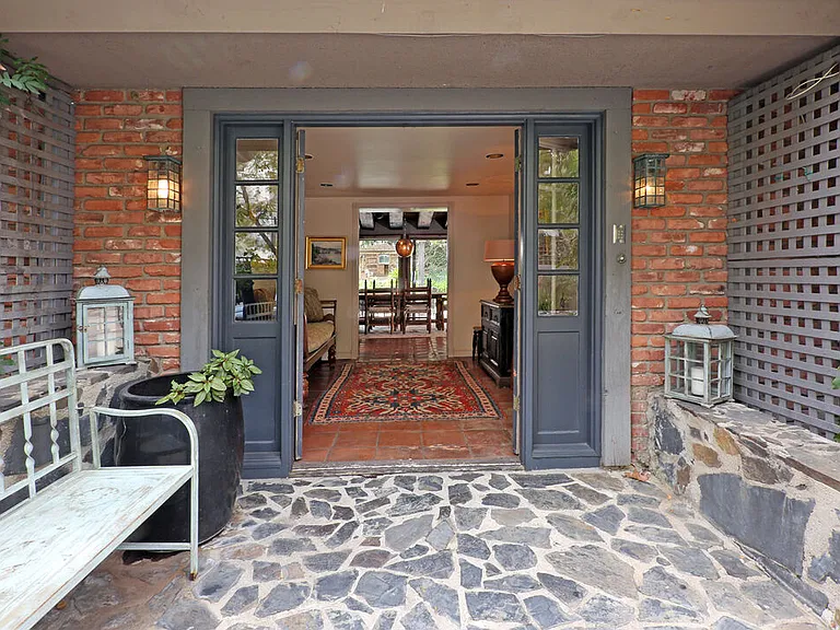 2673 Mandeville Canyon Rd — Photo 4