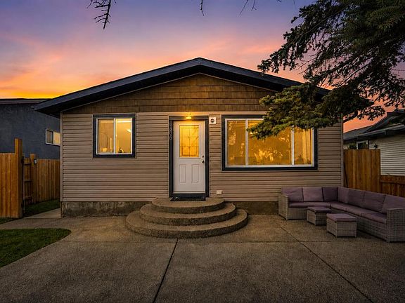 3rd image of 896 E Rundlecairn Way NE