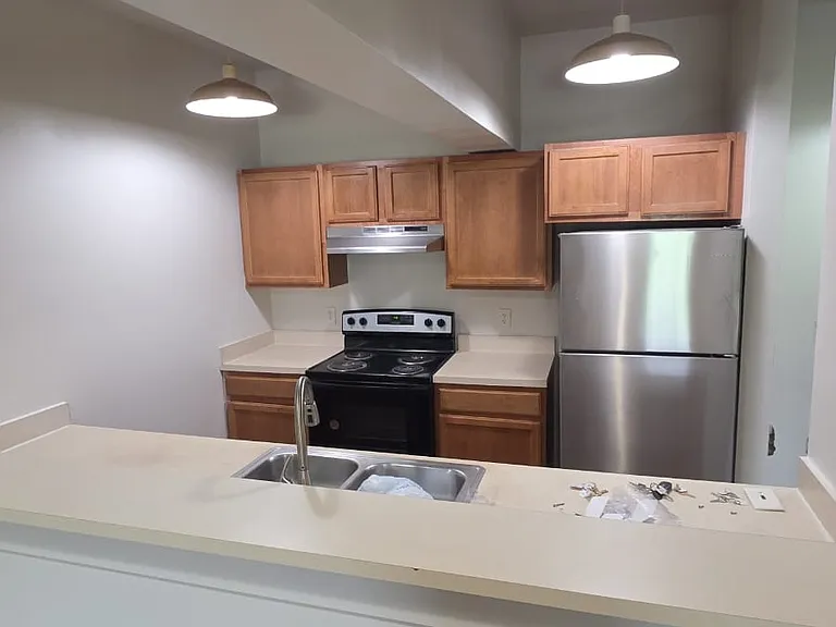 115 West st — Photo 2