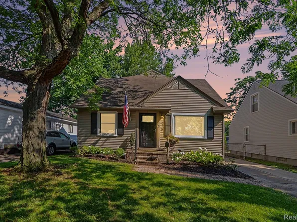 318 Chippewa St, Clawson, MI 48017