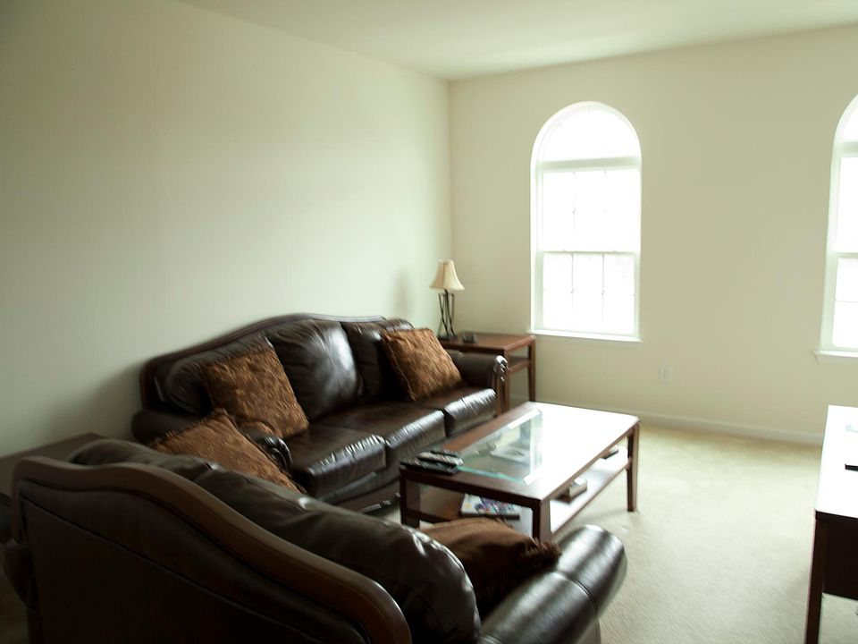1st image of 143 Franklin Cir