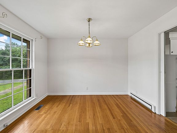 5th image of 2322 Canterbury Rd