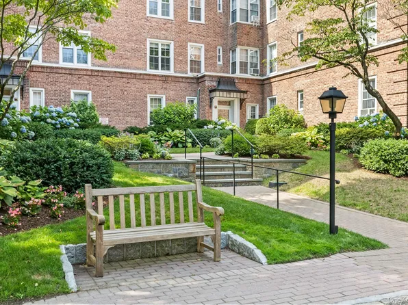 1 Midland Gardens #4A, Bronxville, NY 10708