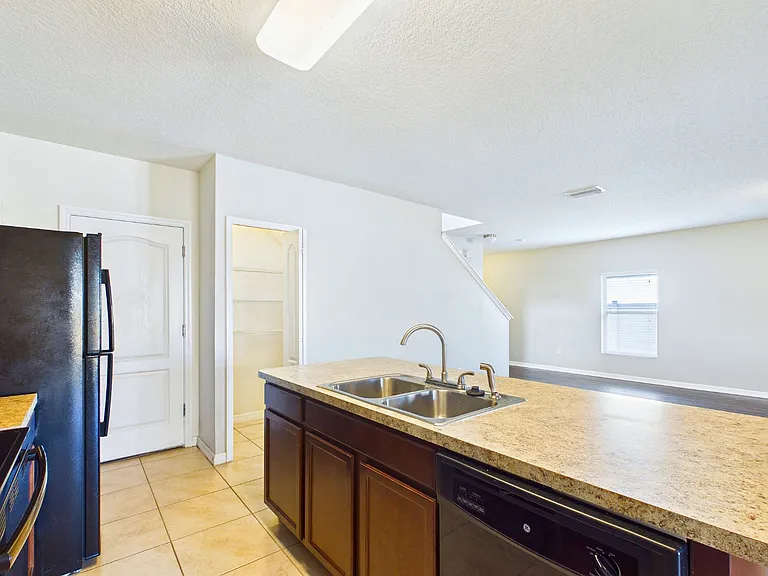 14517 Dunrobin Dr — Photo 26