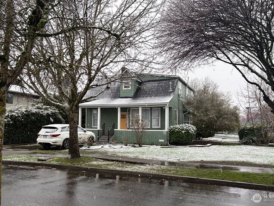 1st image of 621 Houser Way S