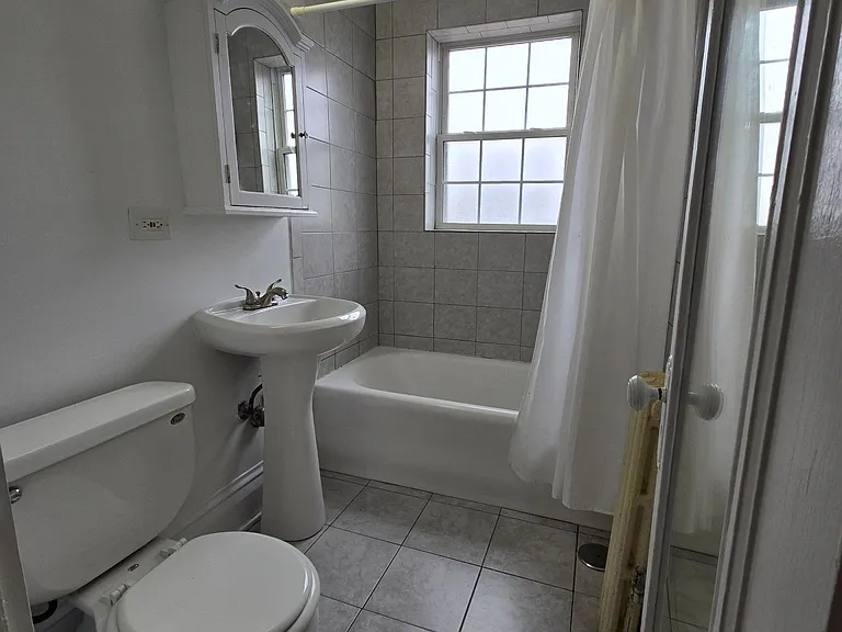 1118 Harrison St #2 — Photo 3