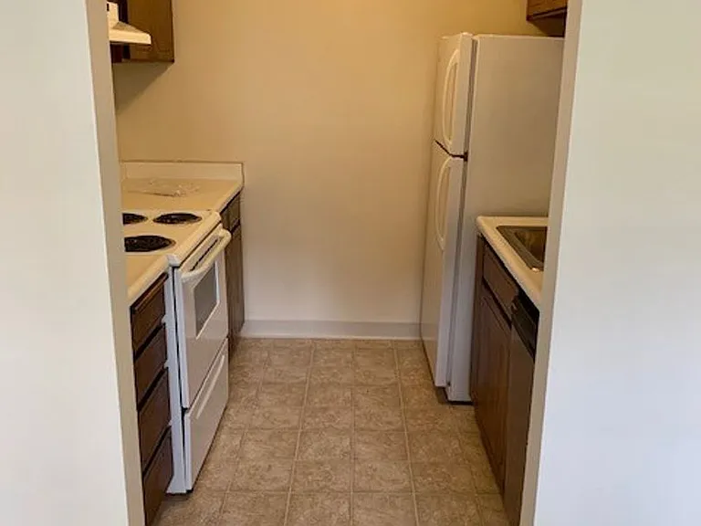 180 Searidge Ct — Photo 3