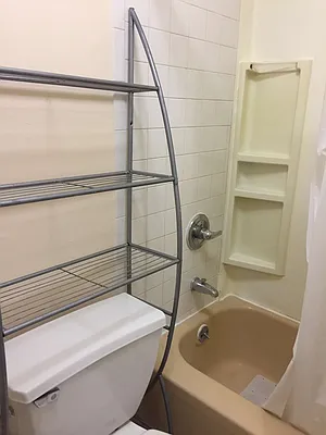 Rented by Metroline Realty | media 37