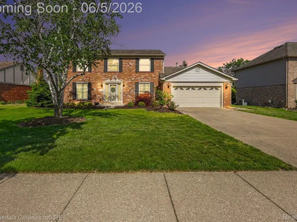 18454 Queensbury Dr, Livonia, MI 48152