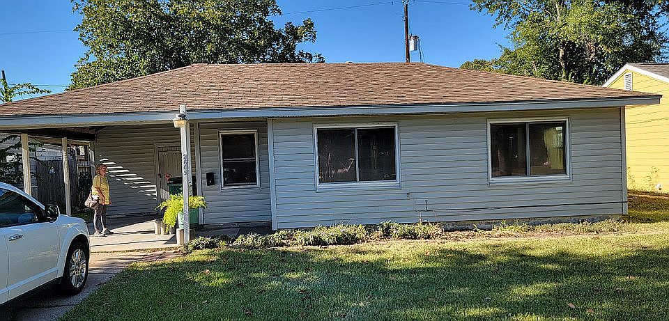 2605 Lancaster
