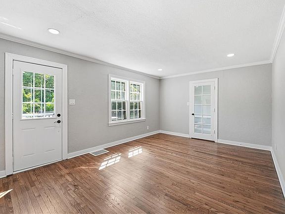 2nd image of 5342 Foster St
