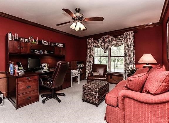 Spacious First floor office/den