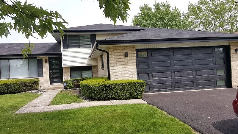 18711 Willow Ave photo 1