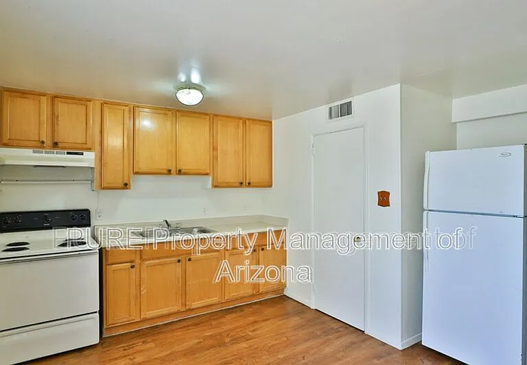 221 E 2nd Ave #9 — Photo 6