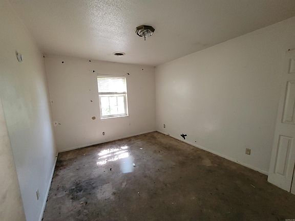 5th image of 1709 Lee Cir