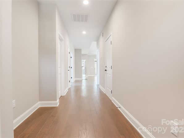 831 B Wynnshire Dr #60, Hickory, NC 28601
