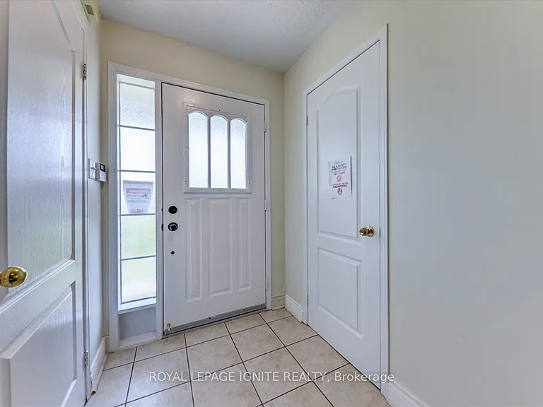 57 Armitage Cres — Photo 10