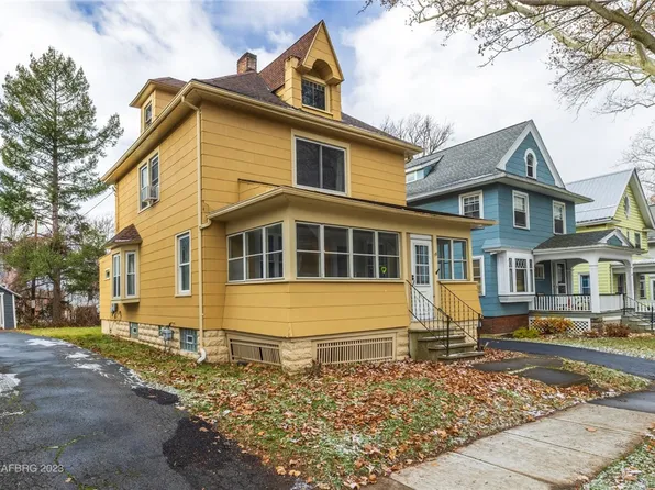 19 Lakeview Ter, Rochester, NY 14613