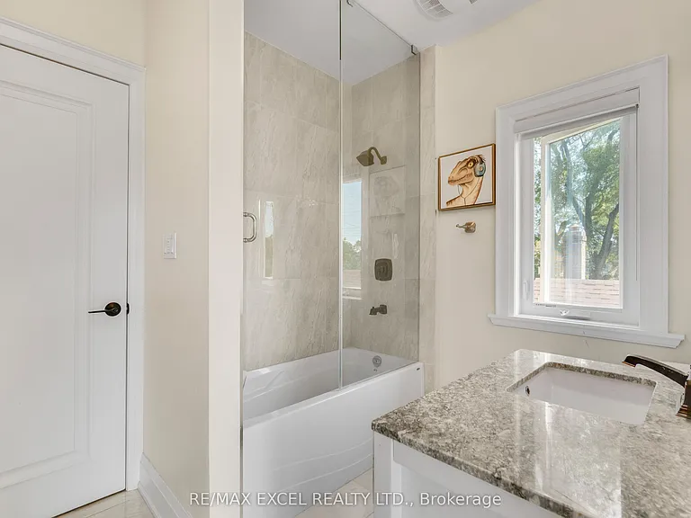 49 Kenton Dr — Photo 29