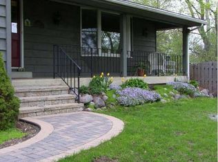 130 N Dymond Rd, Libertyville, IL 60048