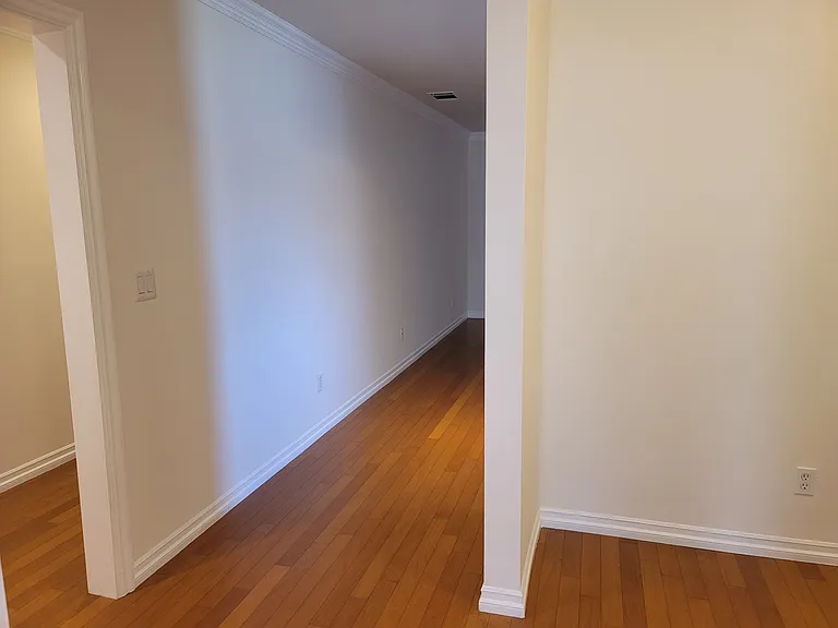 1311 W Sandison St — Photo 11