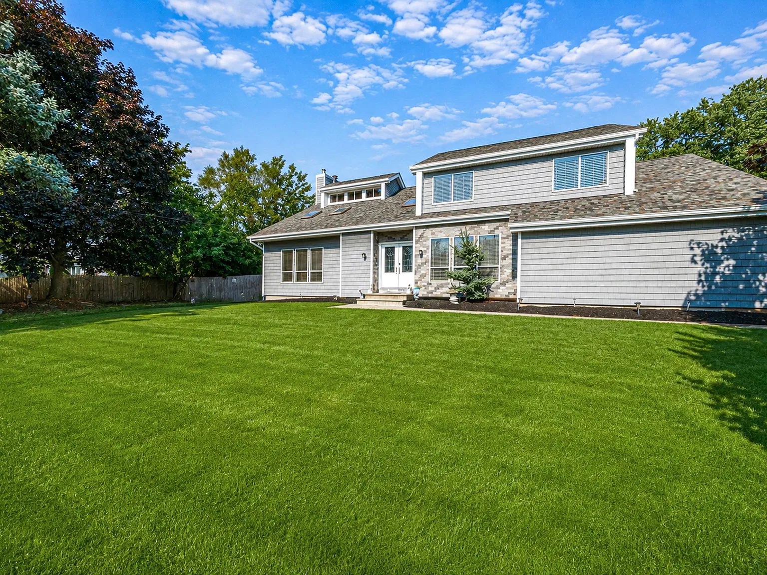 5 bed, 3600 sqft, $6,000 — Photo 4