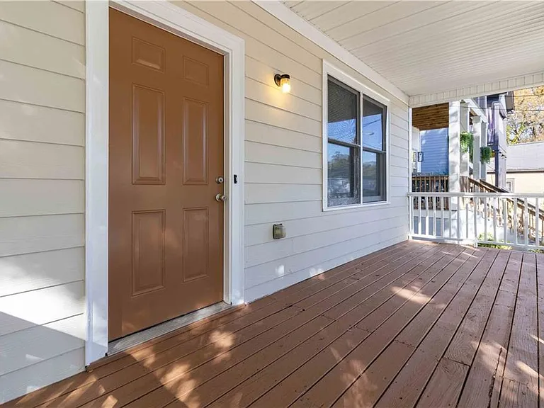 639 Ira St SW — Photo 3