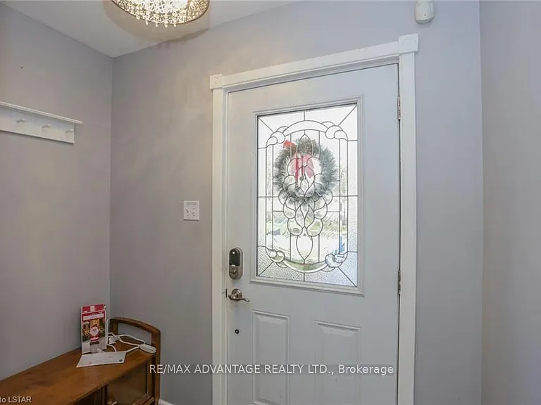 17 Sterling St #UPPER — Photo 3