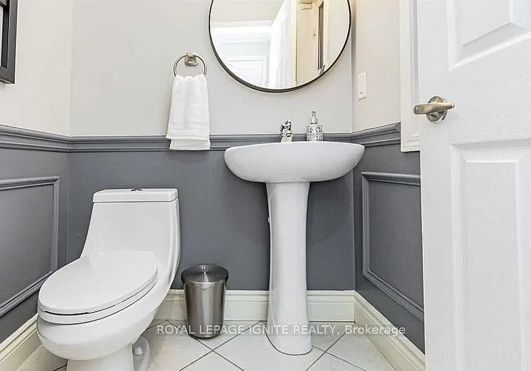 4760 Deforest Cres — Photo 16