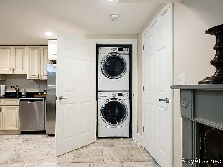 723 5th St NE #1 — Photo 15