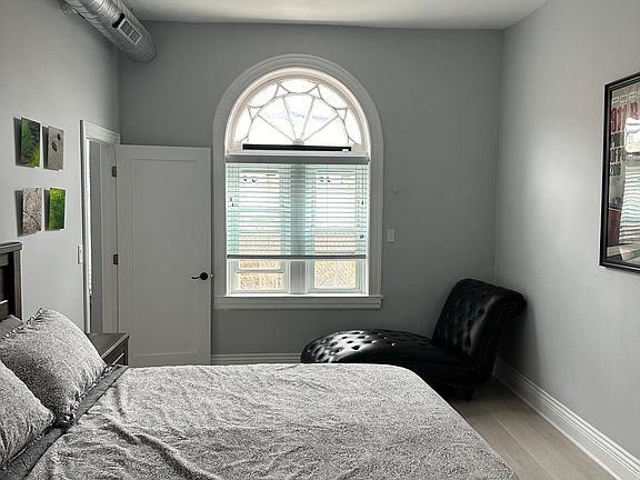 2nd image of 109 N Oak Park Ave #3N