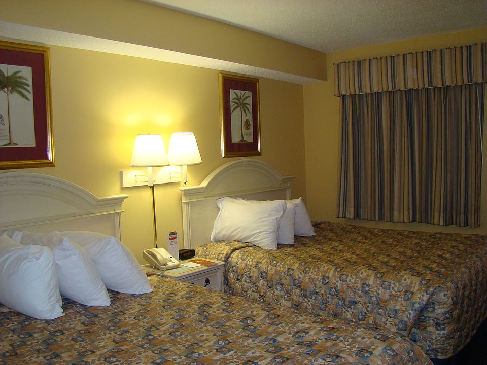 Bedroom with 2 Queen beds