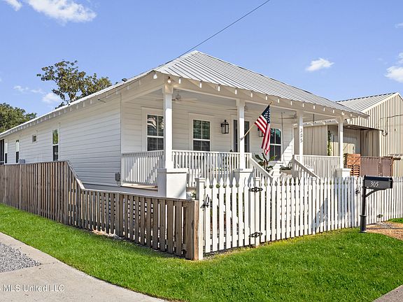 4th image of 305 3rd St