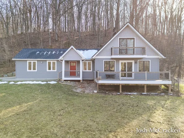 11712 Grand River Dr SE, Lowell, MI 49331