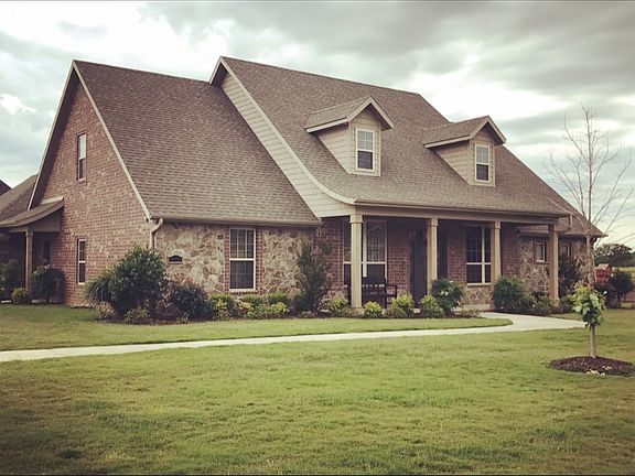 2nd image of 453 Goldfinch Dr