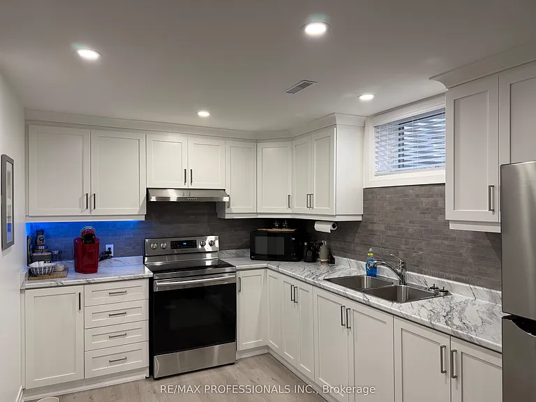 19 Greencoat Rd — Photo 4