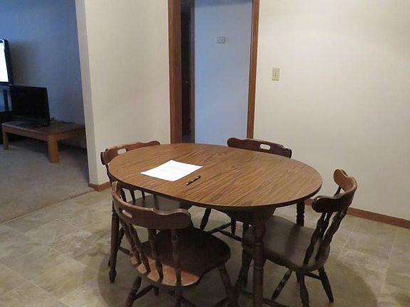 4th image of 801 6th Ave N APT A