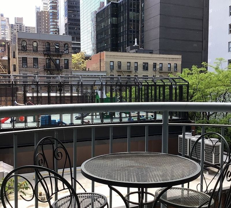 1st image of 224 E 52nd St APT 5