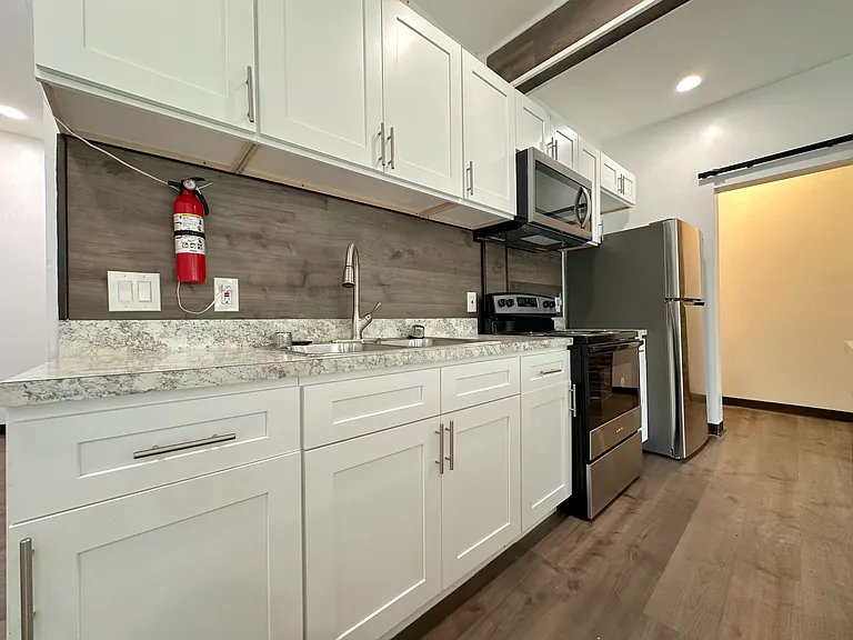 403 Liberty St — Photo 3