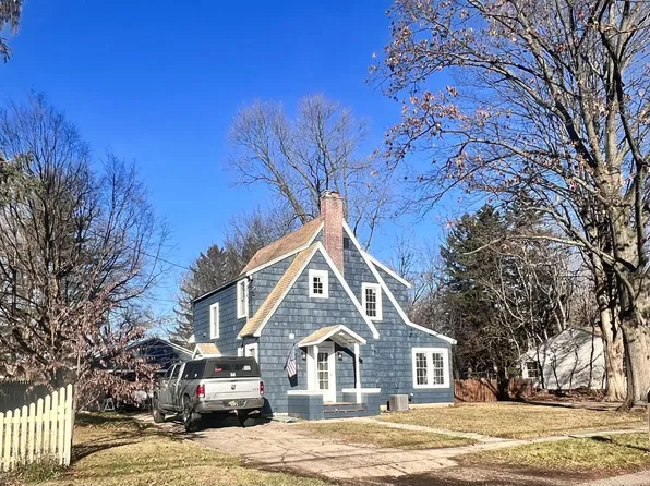 2303 Fairfield Rd, Portage, MI 49002