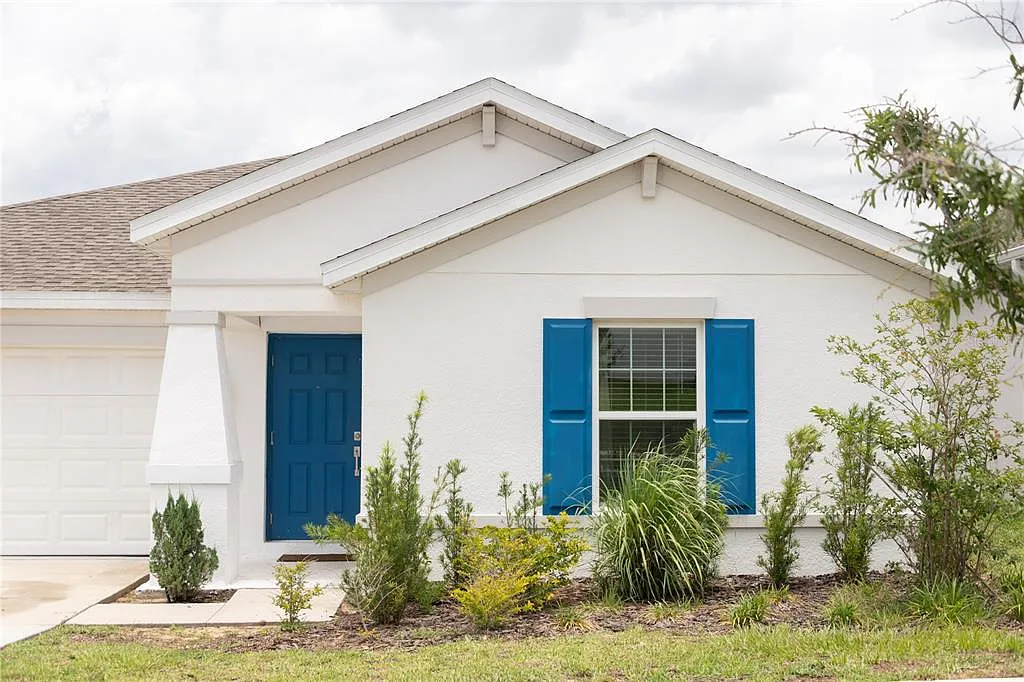 3 bed, 2.0 bath, 1560 sqft, $2,050 — Photo 1