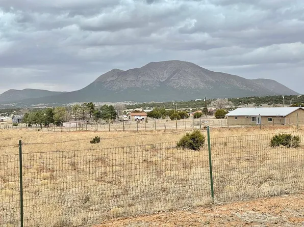 13 Baugus Ln, Edgewood, NM 87015