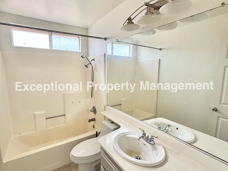 16202 Trailwinds Dr — Photo 13
