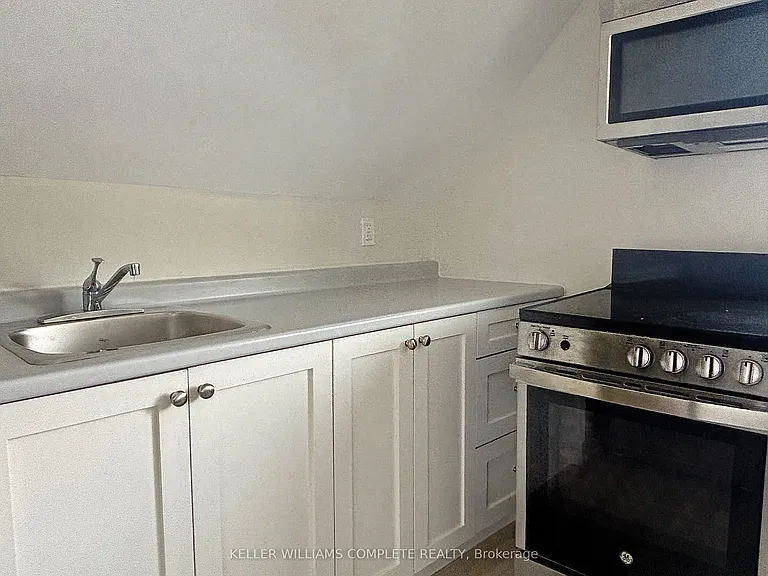 76 Wentworth St S #3 — Photo 8