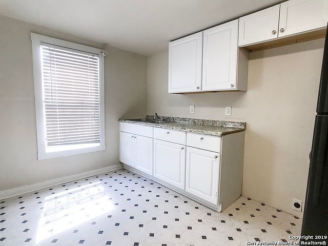 1st image of 115 N Las Moras St