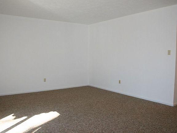 5th image of 418 6th Ave W APT B-2
